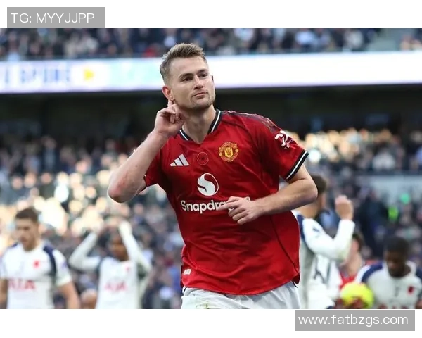 欧联杯曼联逆转热刺精彩补时进球引发争议判罚全场沸腾